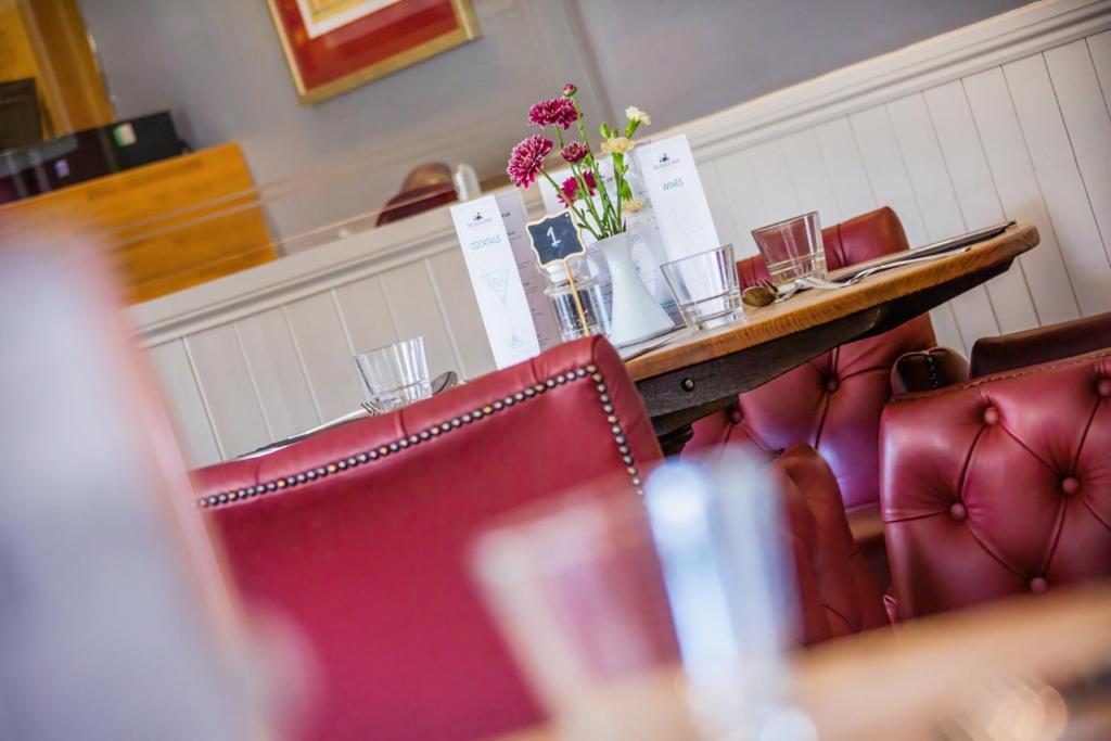 The Black Swan Inn Horsham St Faith Εξωτερικό φωτογραφία