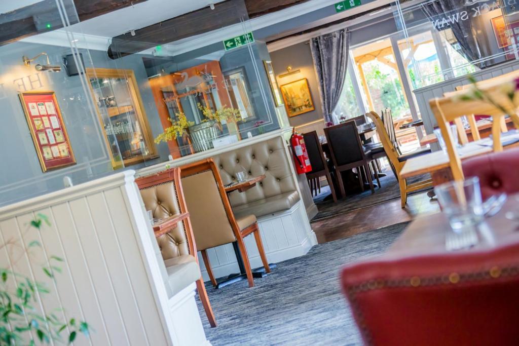 The Black Swan Inn Horsham St Faith Εξωτερικό φωτογραφία